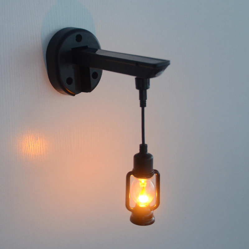 Vintage kerosiinilampputyyppinen aurinkoseinävalaisin (liekkiefekti)